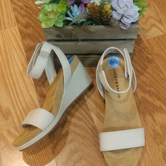 Lucky Brand Women's Garston Flat Sandals !! - Picture 6 of 6